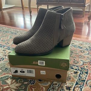 booties made by Earth, new with box
